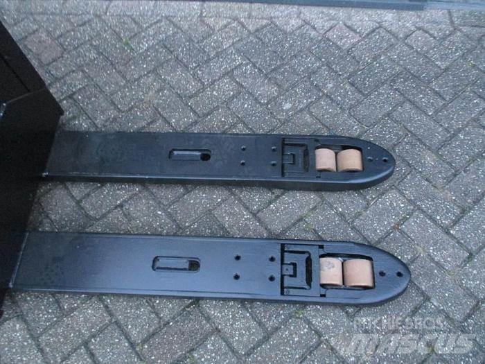 Toyota LPE 250 ローリフトとプラットフォーム