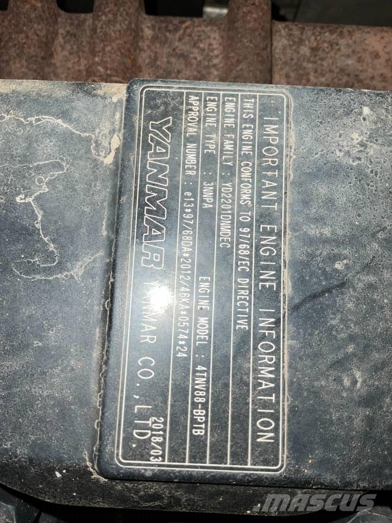 Takeuchi TB 250 ミニ油圧ショベル 7t以下（ミニユンボ・ミニディガー）