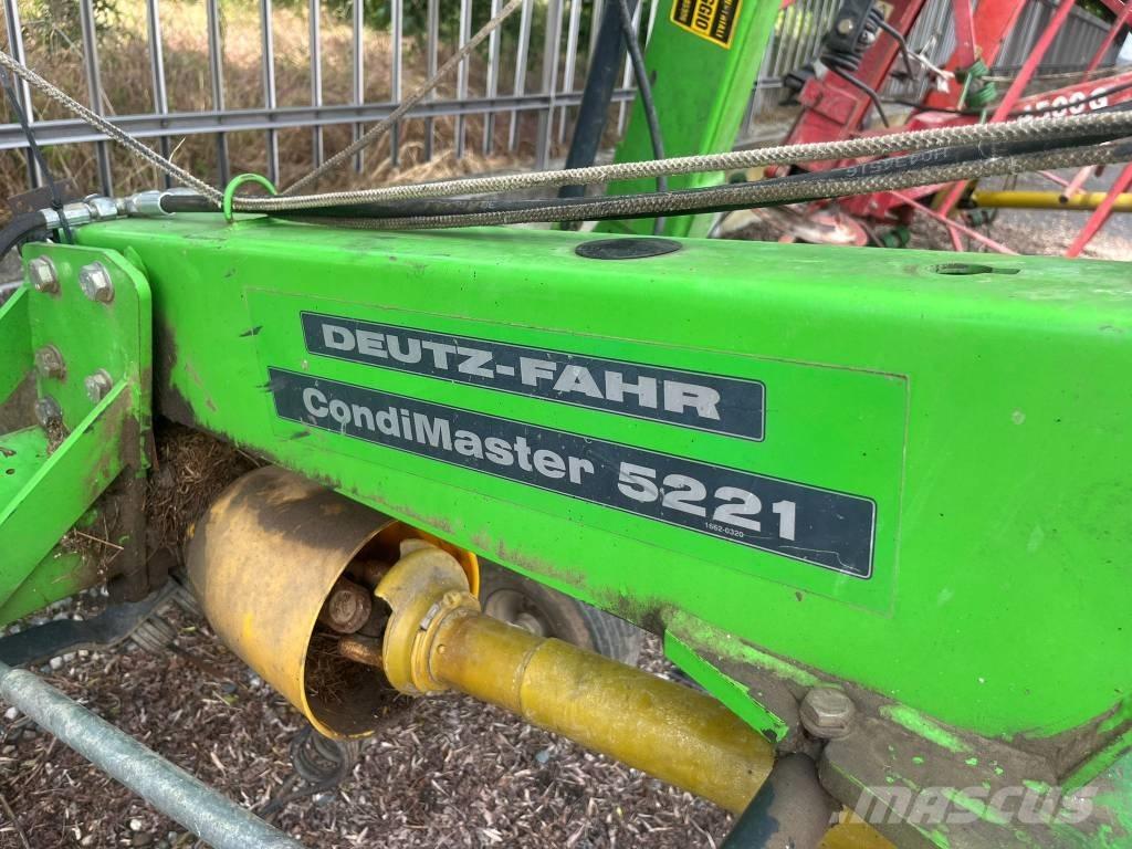 Deutz-Fahr 5221 テッダー・テッダーレーキ