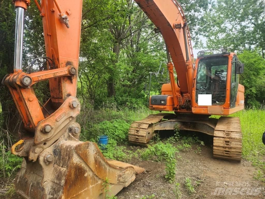 Doosan DX 220 LCA 大型油圧ショベル12t以上（パワーショベル・ユンボ）