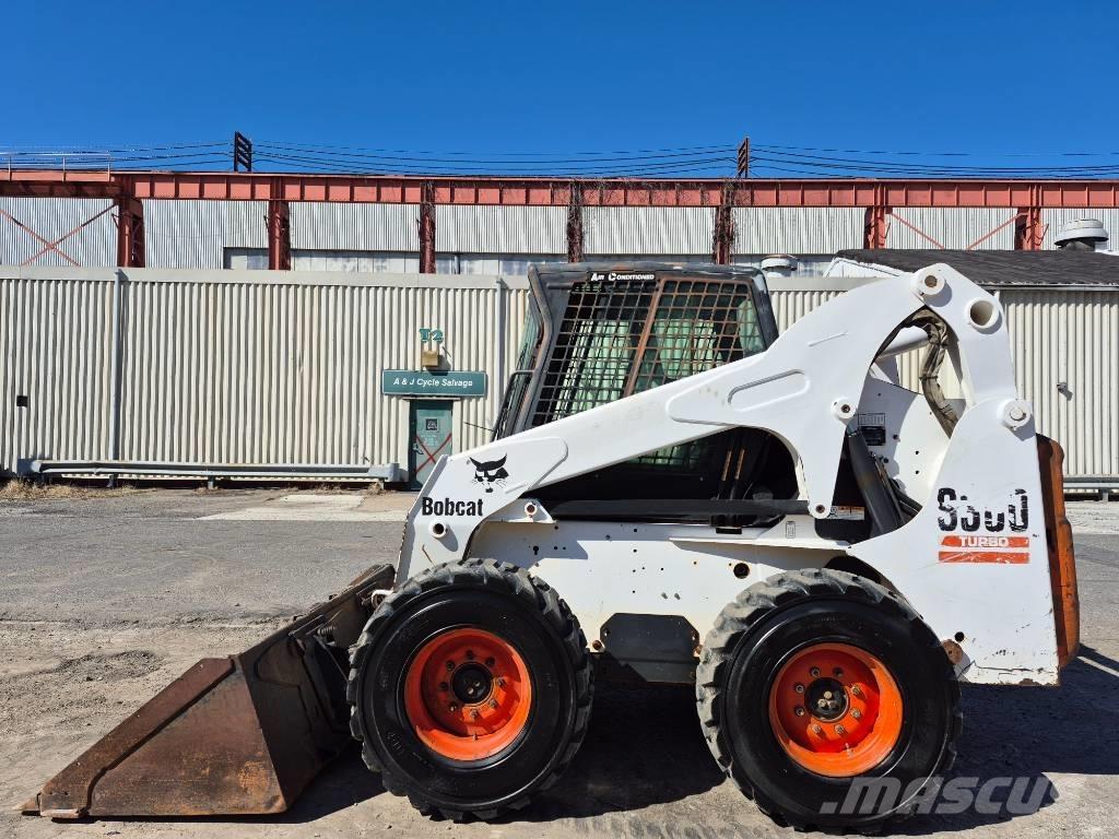 Bobcat S 300 スキッドステアローダー