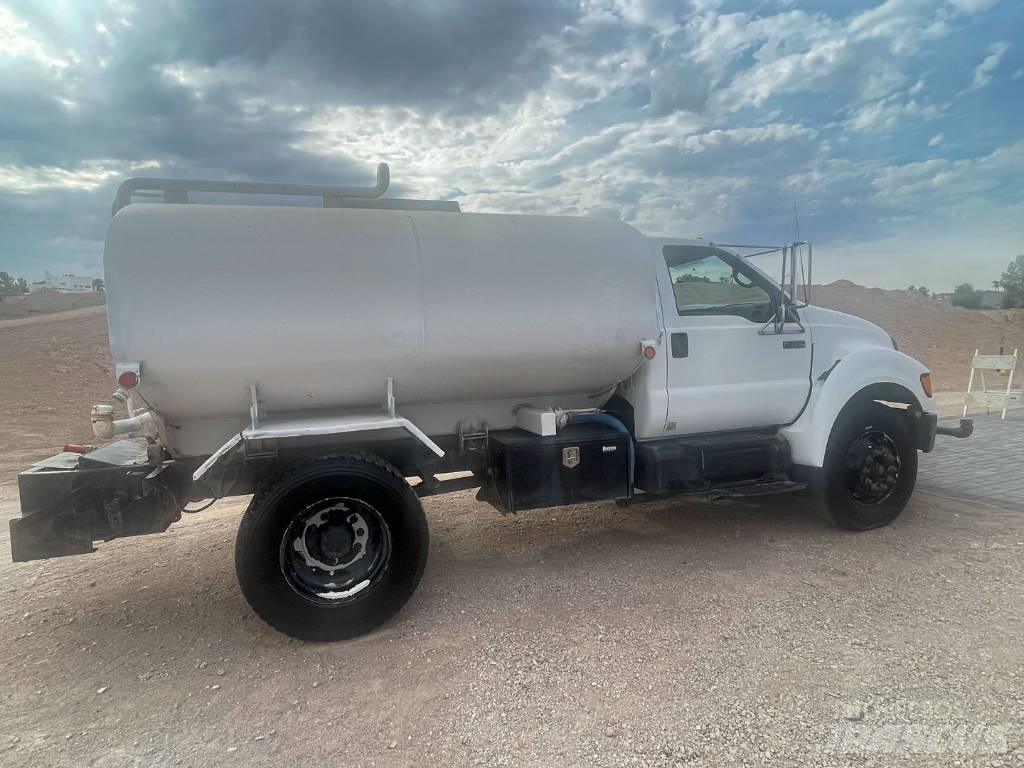 Ford F 750 XLT 給水車