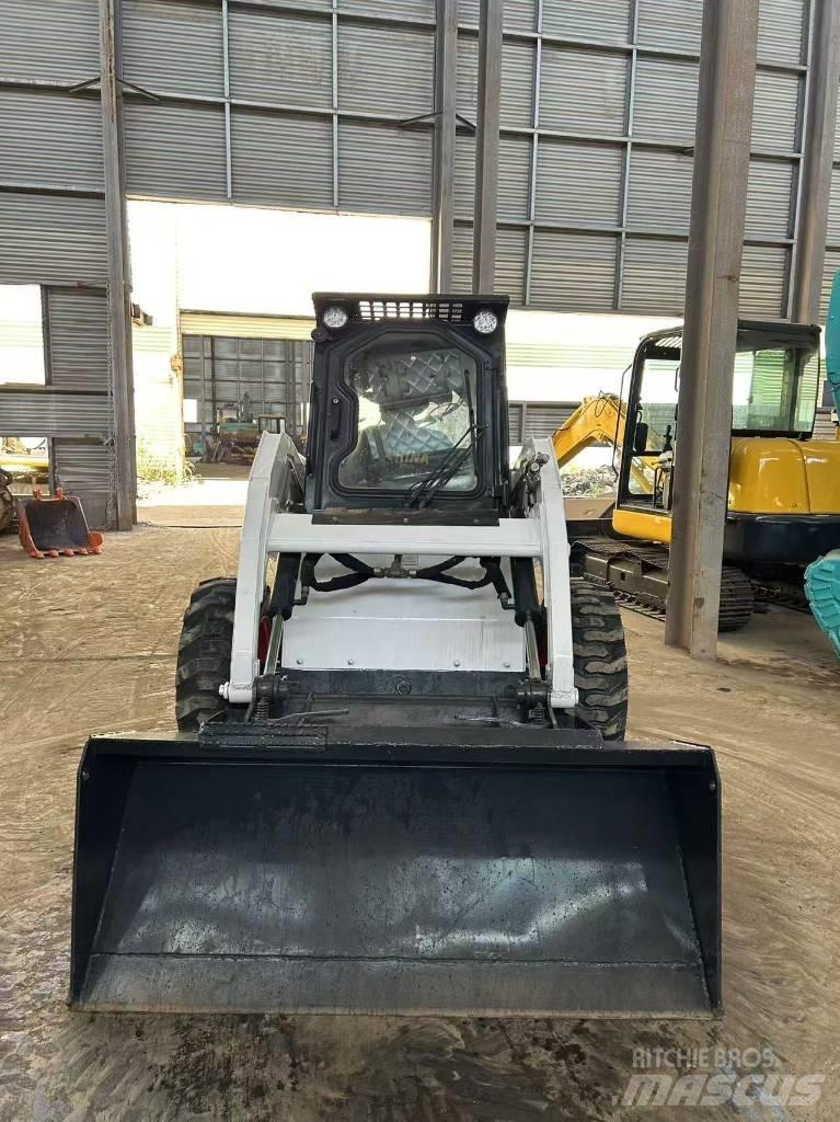 Bobcat S130 スキッドステアローダー