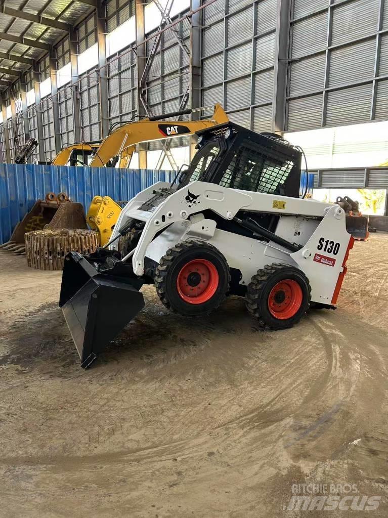 Bobcat S130 スキッドステアローダー