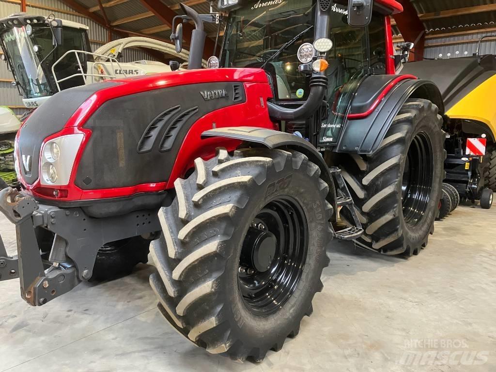 Valtra T 153 HT トラクター