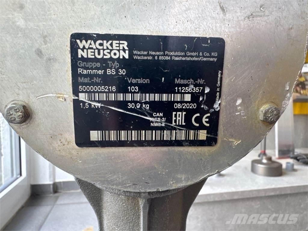 Wacker Neuson BS30 タンパ/転圧バイブレータ