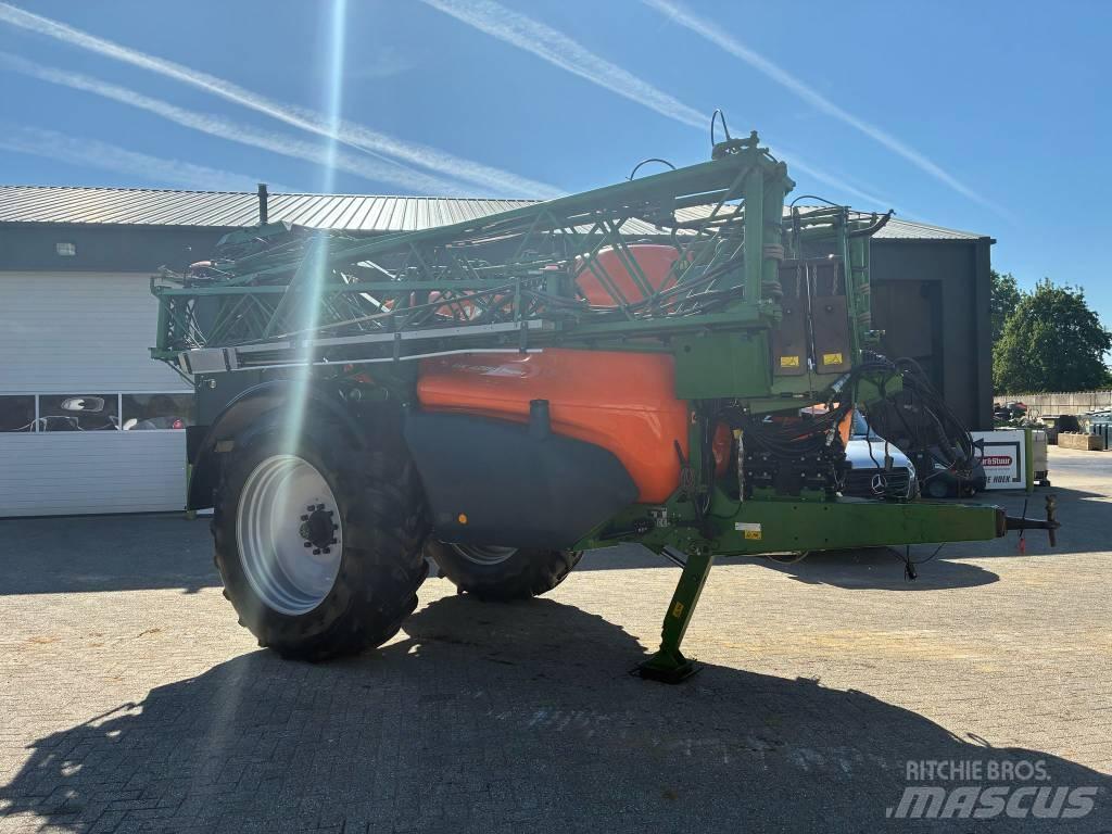 Amazone UX 4200 牽引型スプレイヤー