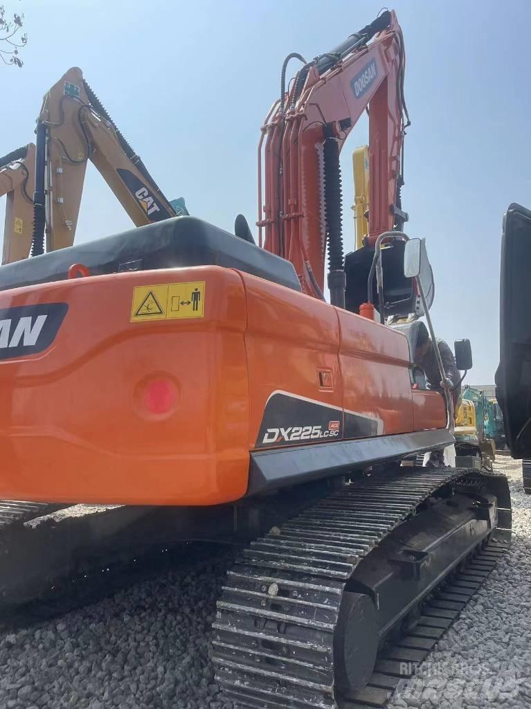 Doosan DX 225LC-9C 大型油圧ショベル12t以上（パワーショベル・ユンボ）