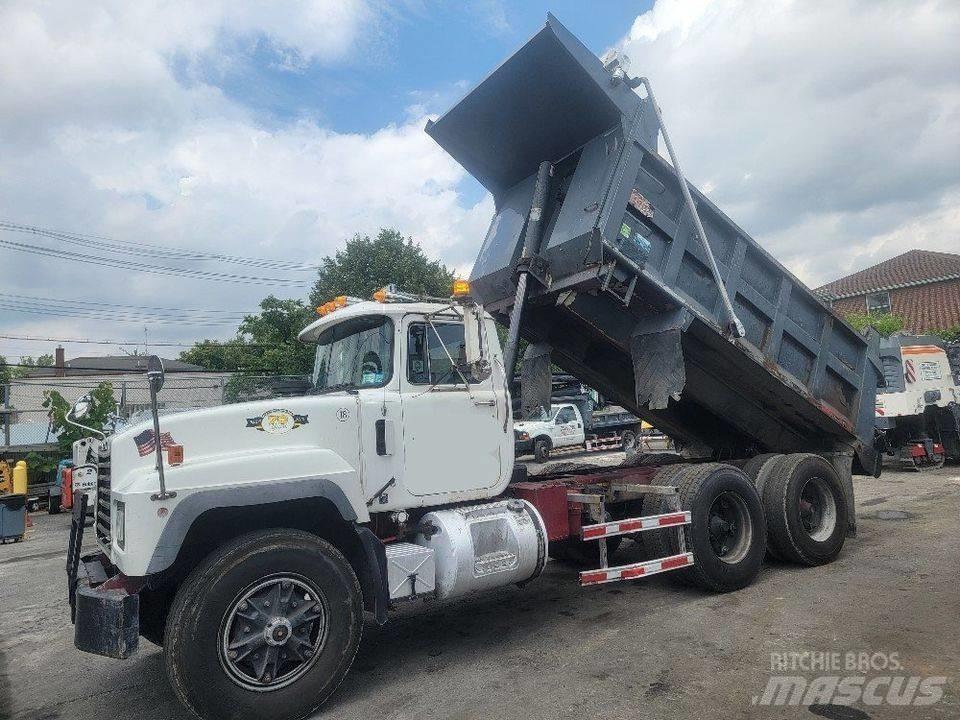 Mack RD 690 SX ダンプ