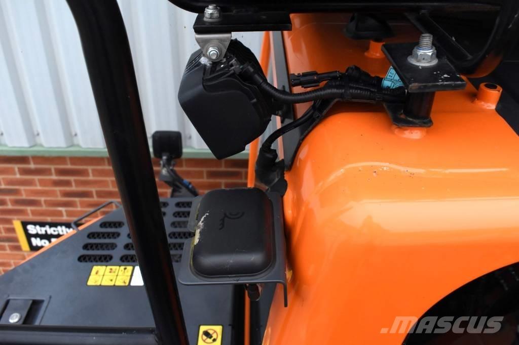 Develon DX140LCR-7 大型油圧ショベル12t以上（パワーショベル・ユンボ）