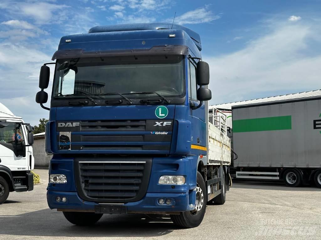 DAF XF 105.460 クレーントラック、ユニック車