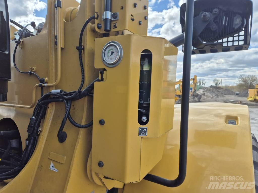 CAT 926M ホイールローダー・タイヤショベル