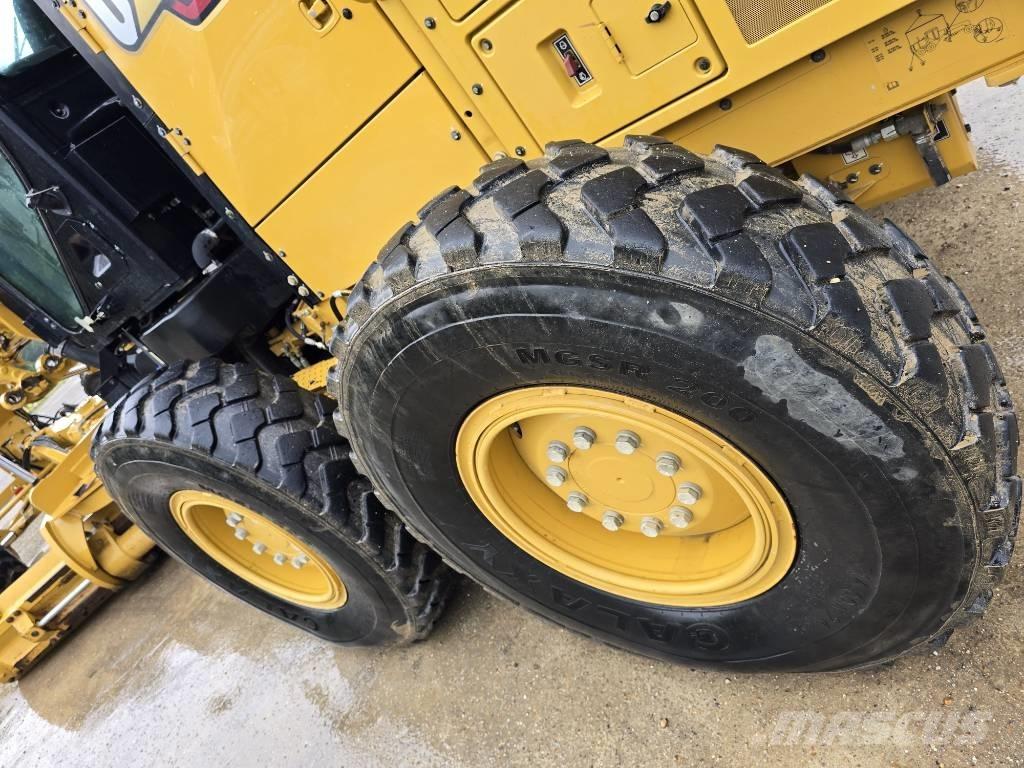 CAT 150 モーターグレーダー