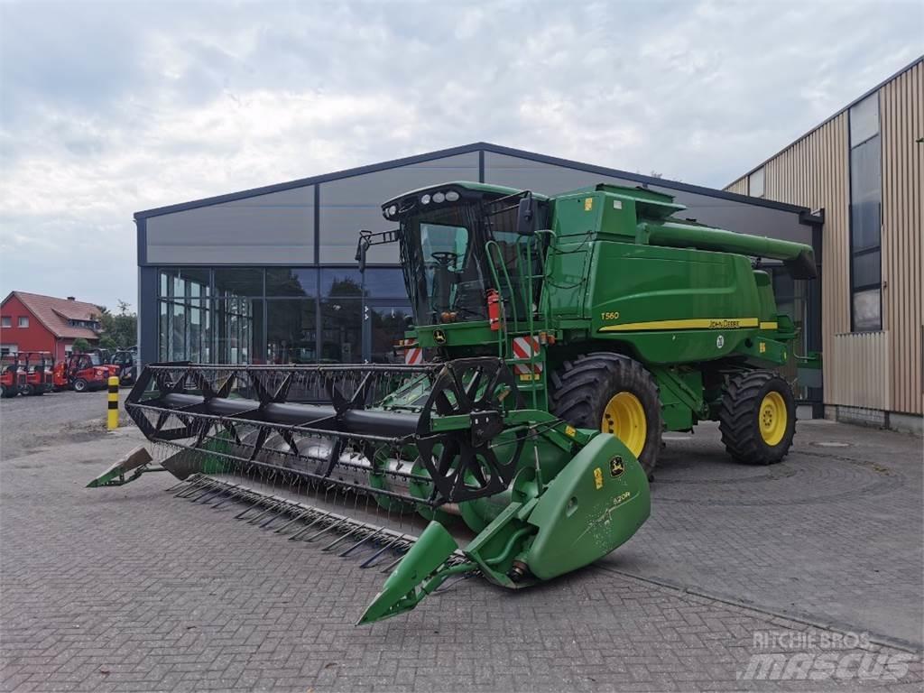 John Deere T560 コンバイン
