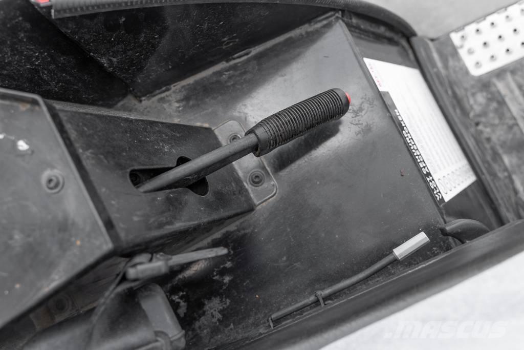 Manitou MLA 3-25 HC ミニローダー