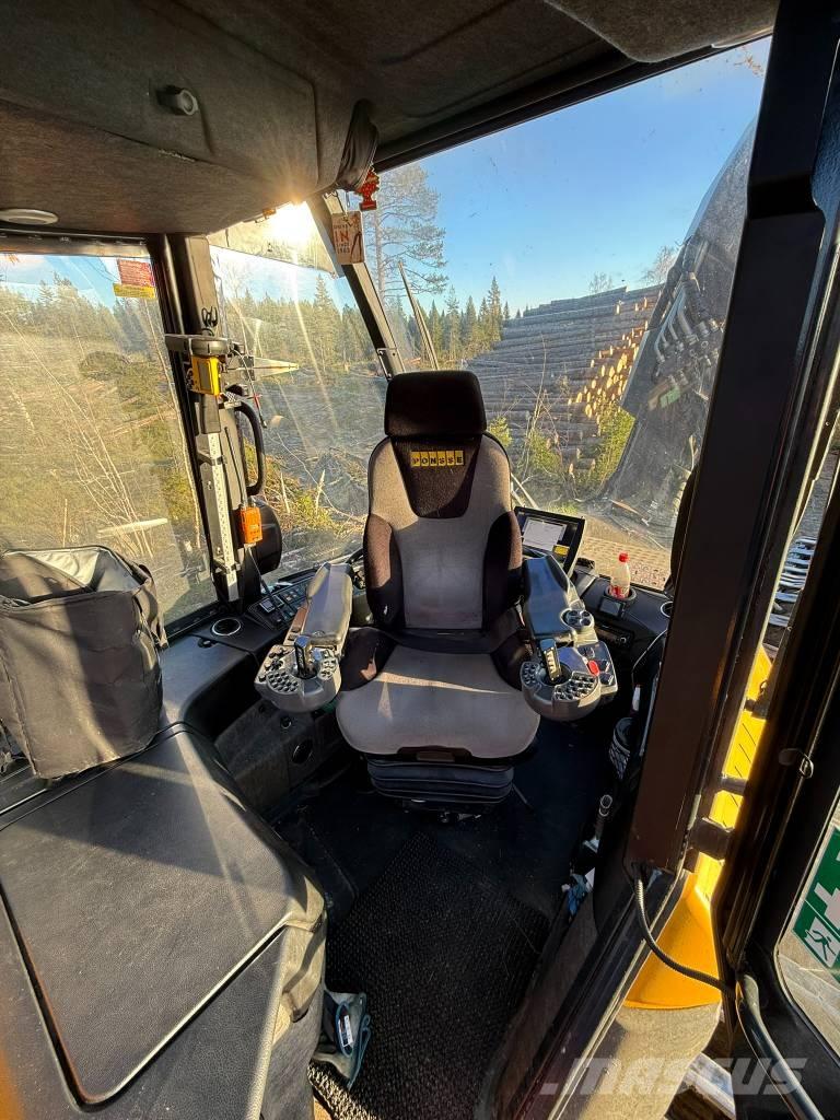 Ponsse Fox ハーベスター