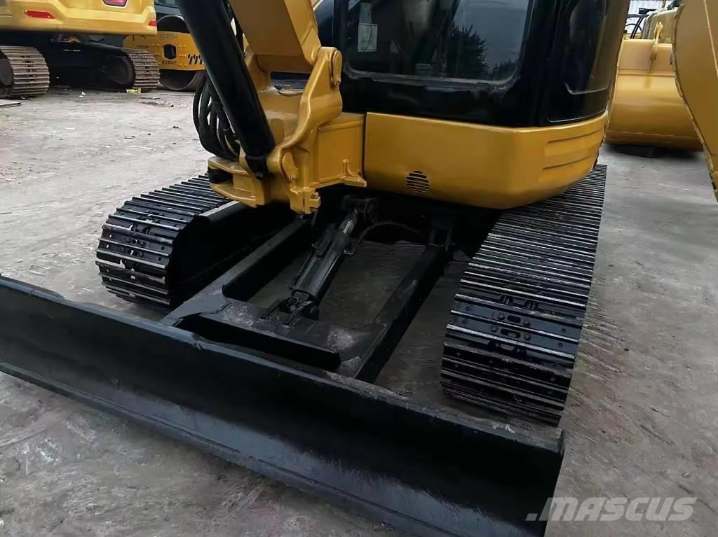 CAT 304 CR ミニ油圧ショベル 7t以下（ミニユンボ・ミニディガー）