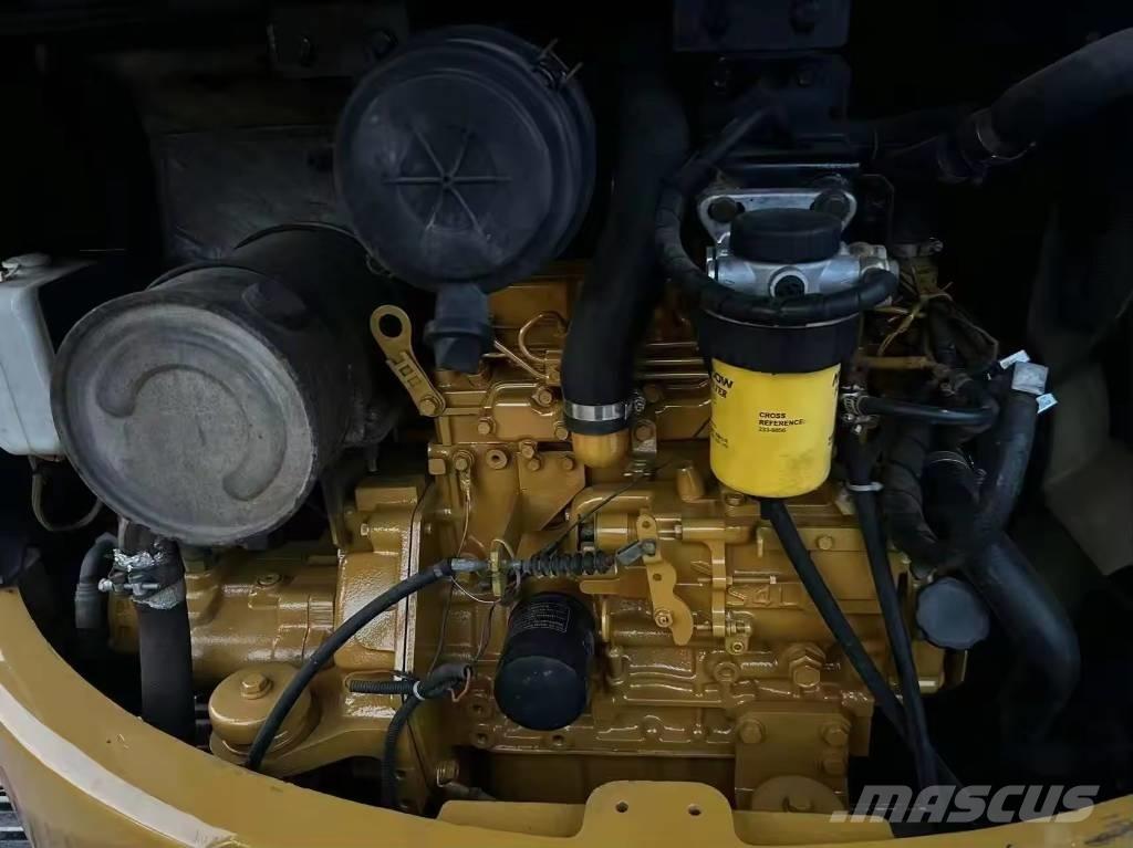 CAT 304 CR ミニ油圧ショベル 7t以下（ミニユンボ・ミニディガー）