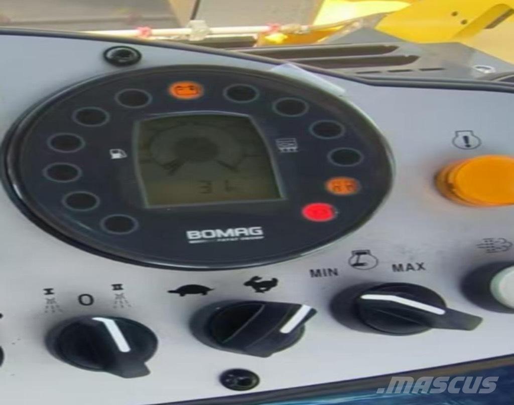 Bomag BW 202 AD-4 タンデムローラ