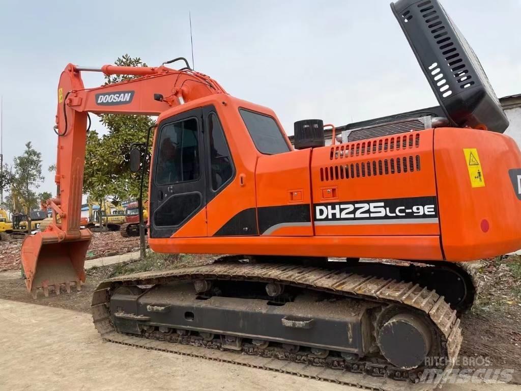 Doosan DH225LC-9E 大型油圧ショベル12t以上（パワーショベル・ユンボ）