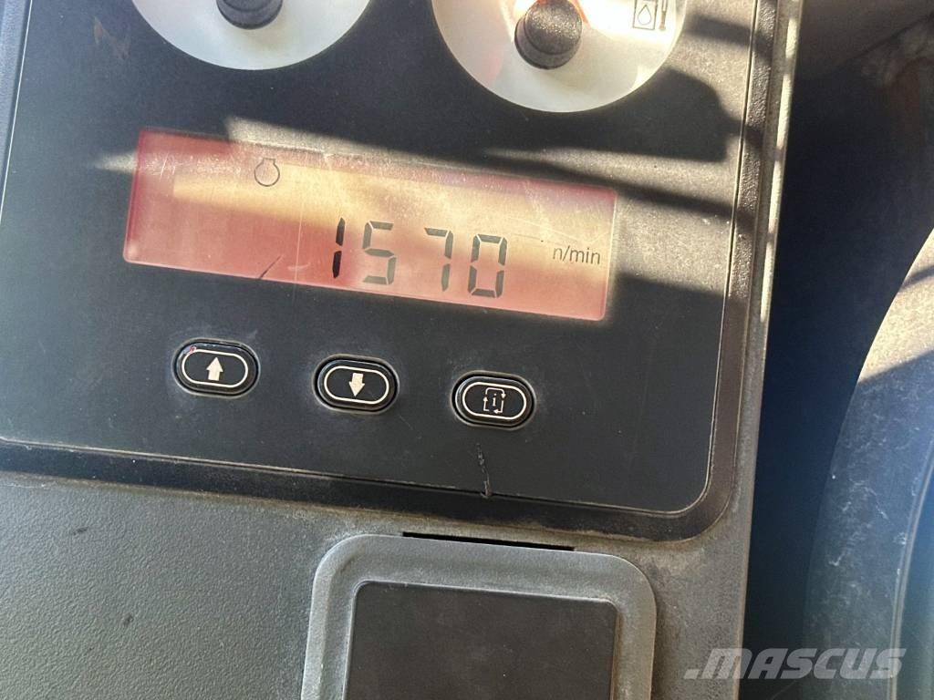 CAT 246 C スキッドステアローダー