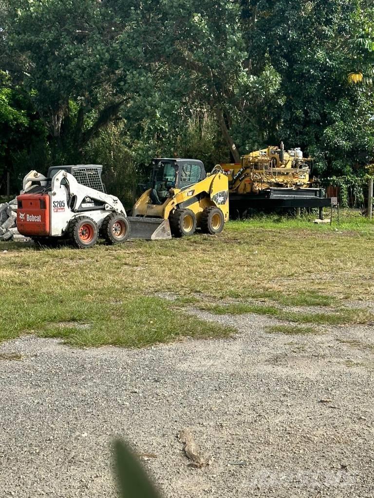 CAT 246 C スキッドステアローダー