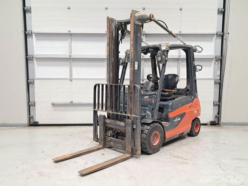 Linde E30-01 バッテリーフォークリフト