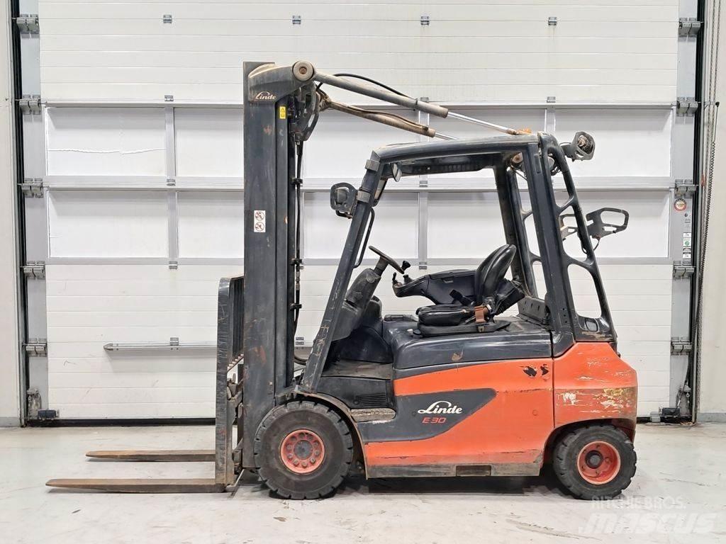 Linde E30-01 バッテリーフォークリフト