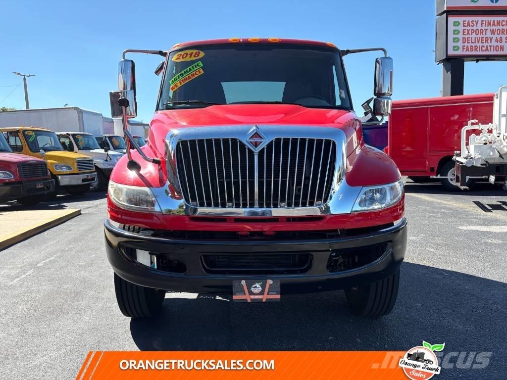 International 4300 キャブ付きシャーシ