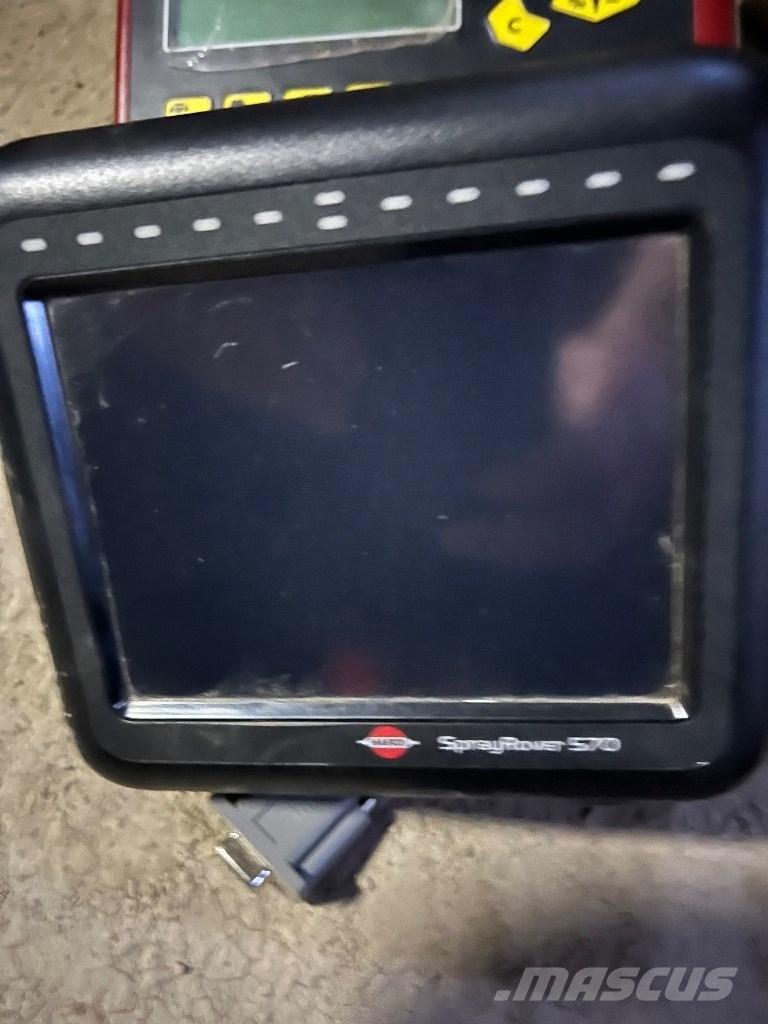 Hardi Navigator 3000 牽引型スプレイヤー
