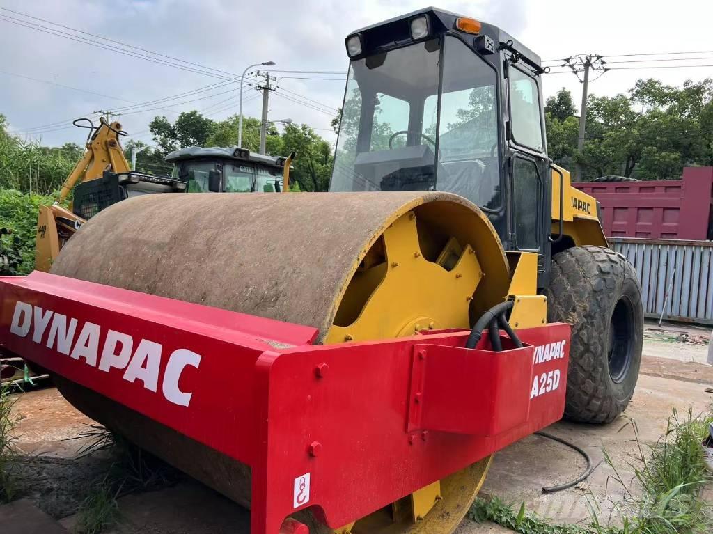 Dynapac CA25D 振動ローラ