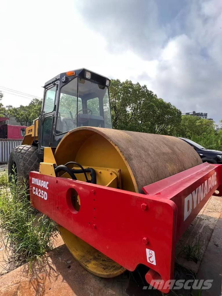 Dynapac CA25D 振動ローラ