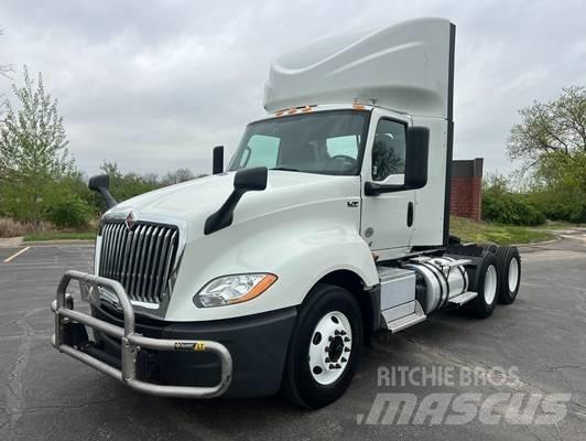 International LT 625 中古トラクターヘッド | トレーラーヘッド