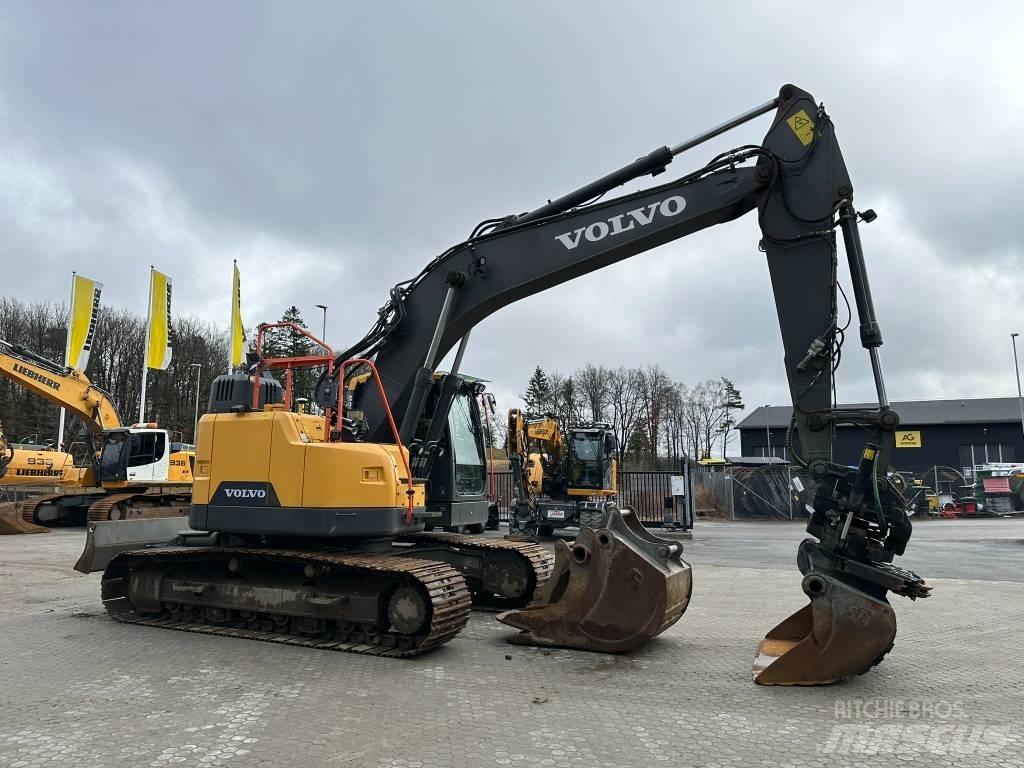 Volvo ECR 235 E LC 大型油圧ショベル12t以上（パワーショベル・ユンボ）