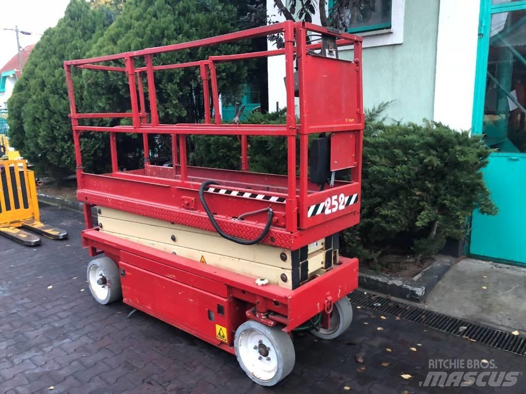 JLG 2030 F3    V-3409 垂直昇降型リフト