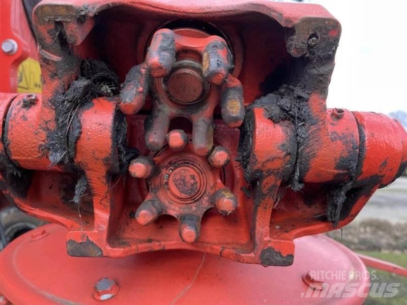 Kuhn GF 13002 テッダー・テッダーレーキ