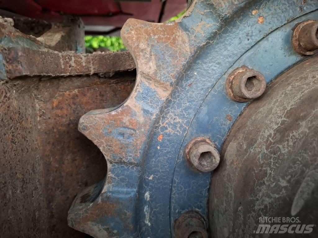 Takeuchi TB2150R 大型油圧ショベル12t以上（パワーショベル・ユンボ）