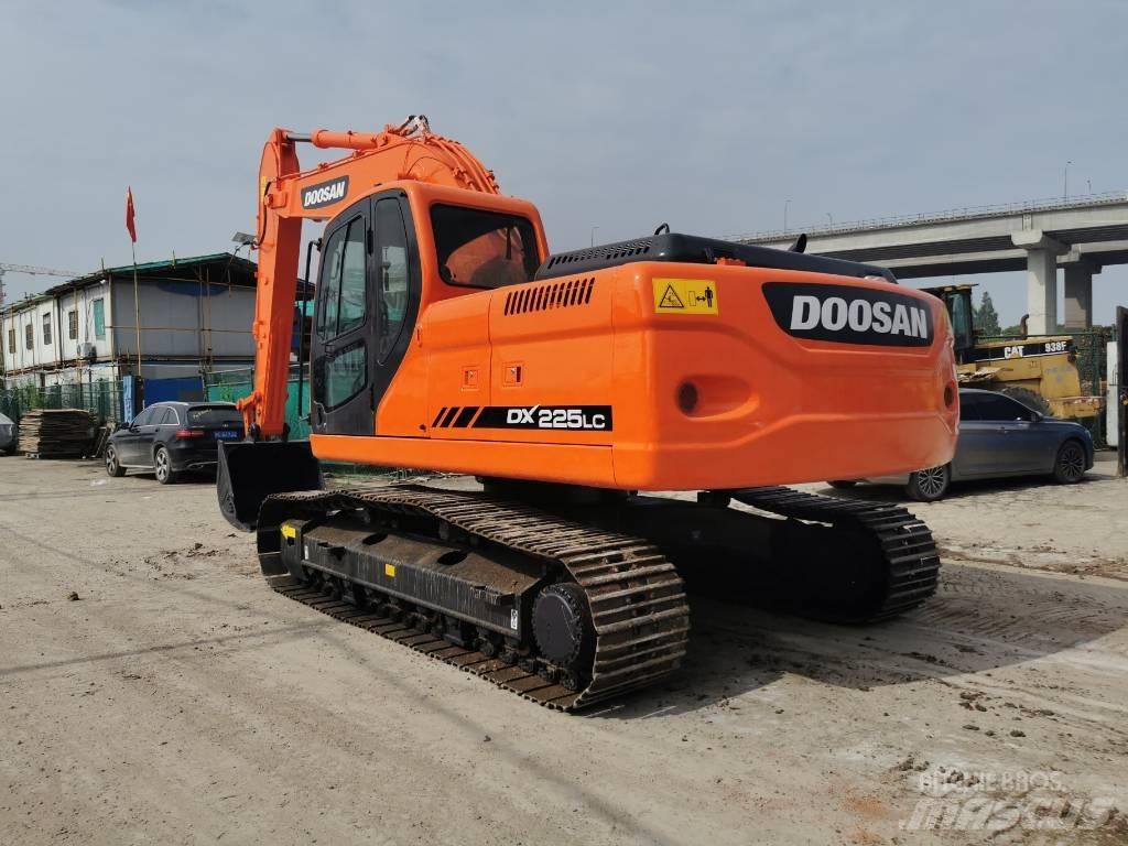 Doosan DX 225 LC ミニ油圧ショベル 7t以下（ミニユンボ・ミニディガー）