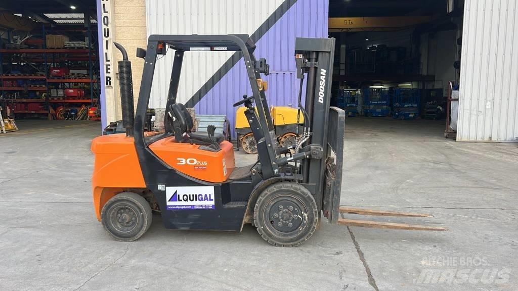 Doosan D 30 G ディーゼル・軽油