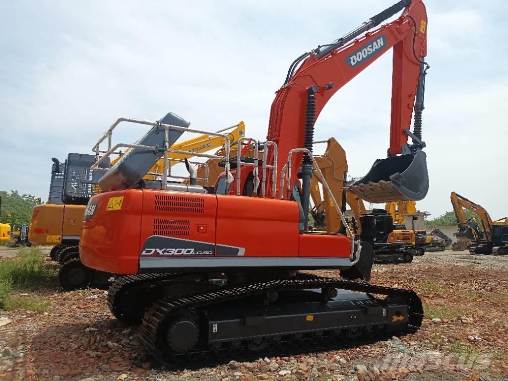Doosan DX 300 大型油圧ショベル12t以上（パワーショベル・ユンボ）