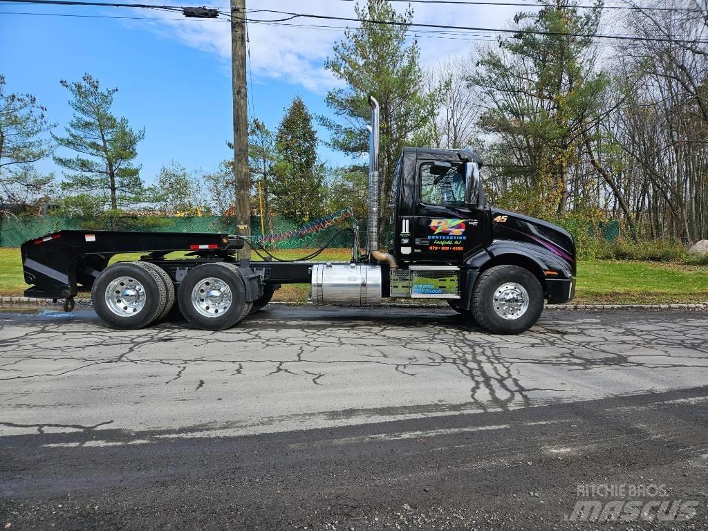 Volvo VNX 64 T300 平ボディー
