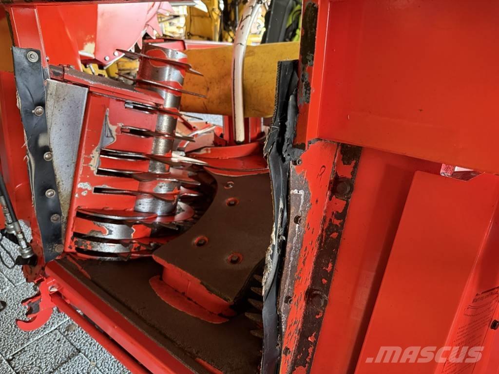 Kemper 345. Champion 自走式フォレージハーベスター