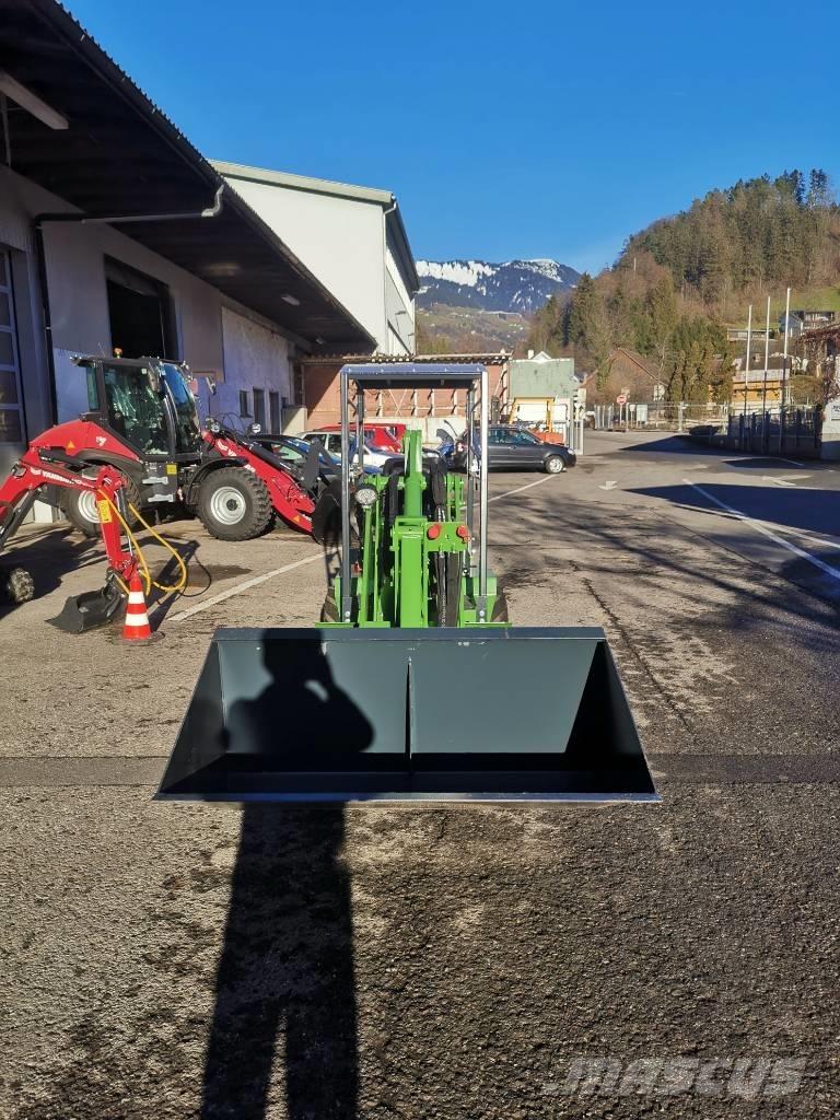 Striegel 160 YA フロントローダーとディガー