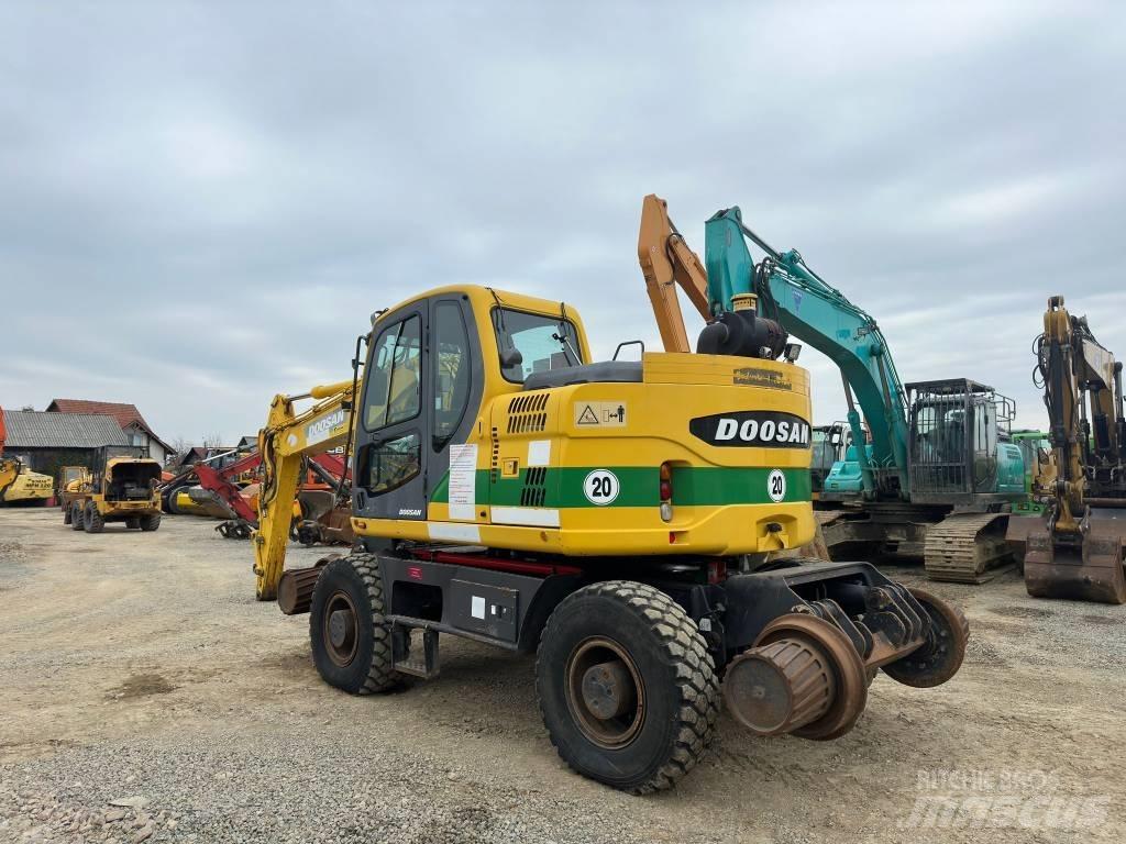 Doosan DX 160 WR ホイール式油圧ショベル（パワーショベル・ユンボ・バックホー）