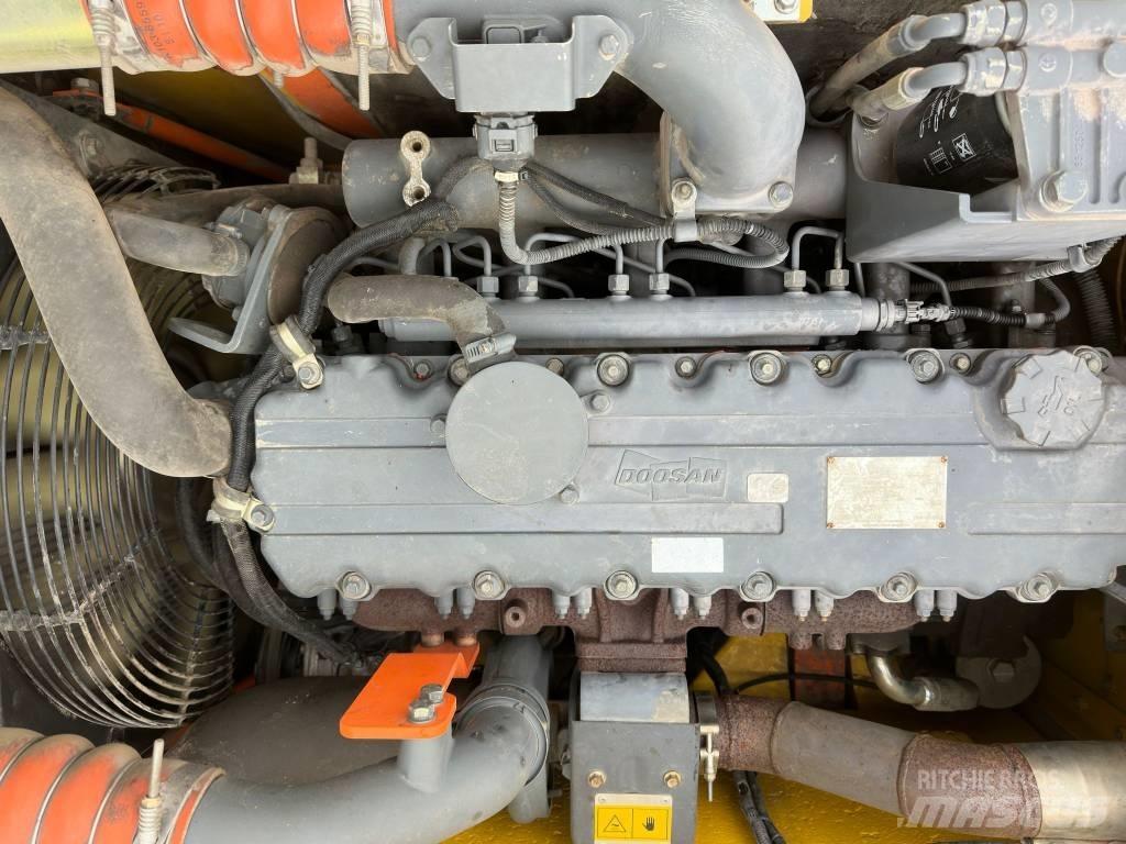 Doosan DX 160 WR ホイール式油圧ショベル（パワーショベル・ユンボ・バックホー）