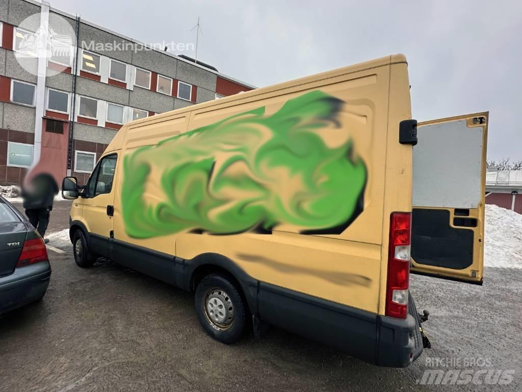 Iveco Daily 35 S13 V パネルバン