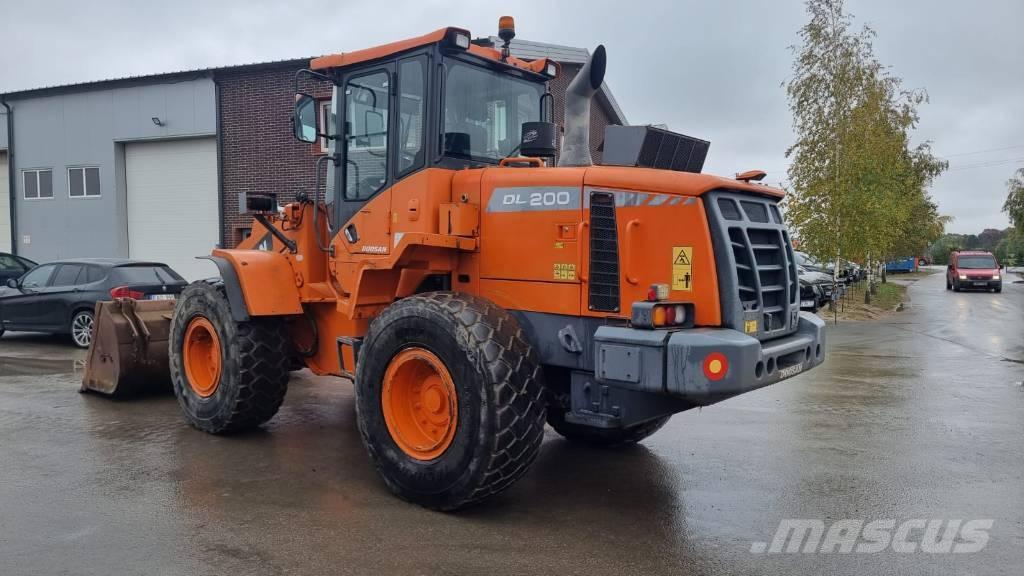 Doosan DL 200-3 ホイールローダー・タイヤショベル