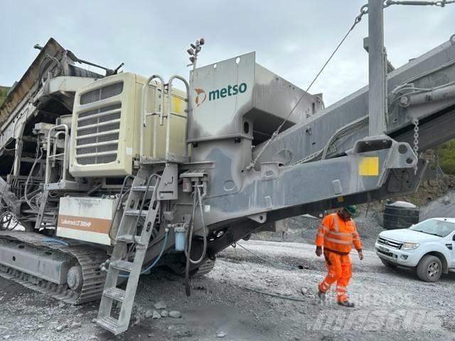 Metso LT 300 HP 自走式クラッシャー