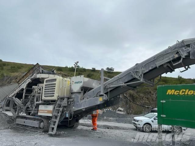 Metso LT 300 HP 自走式クラッシャー