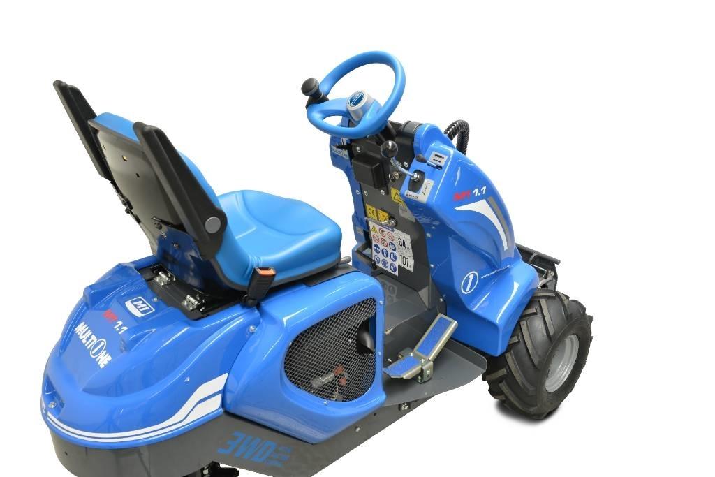 Multione 1.1 スキッドステアローダー